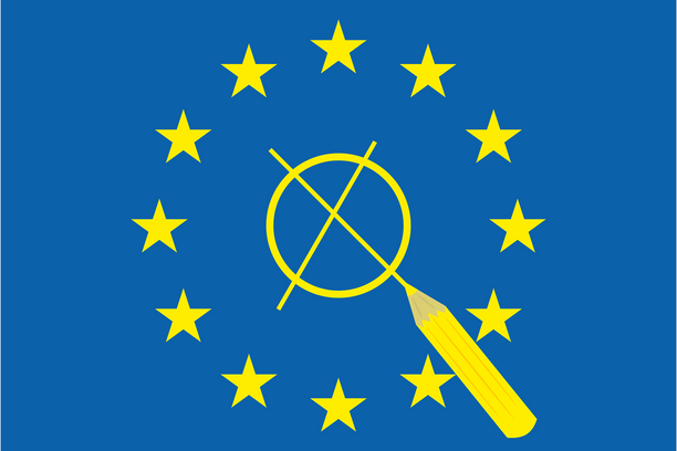 Die Europafahne: Blauer Hintergrund und 12 goldene Sterne im Kreis angeordnet. In der Bitte ist ein Wahlkreuz.