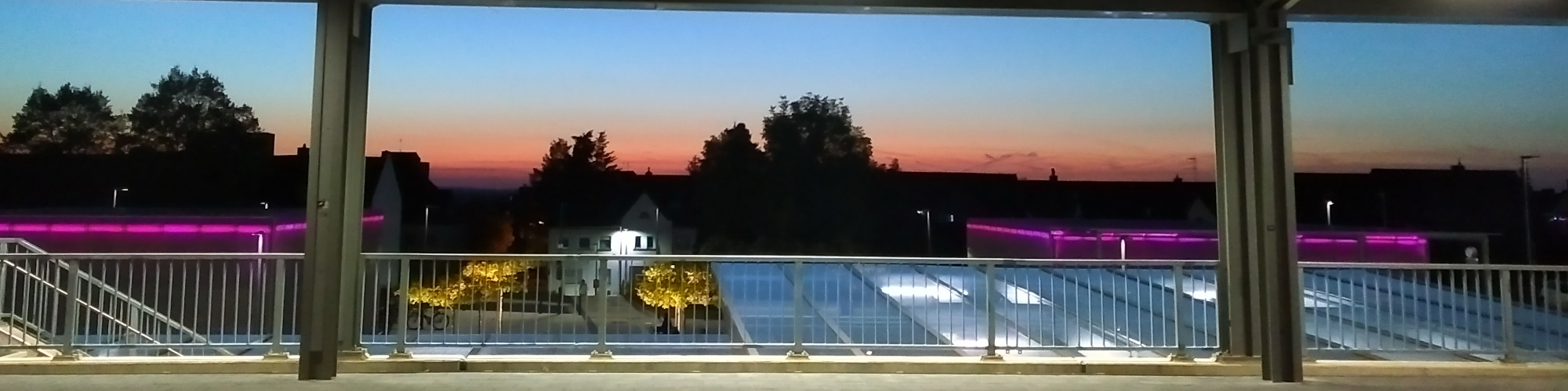 Bahnhof am Abend in Blick-Richtung Liblar